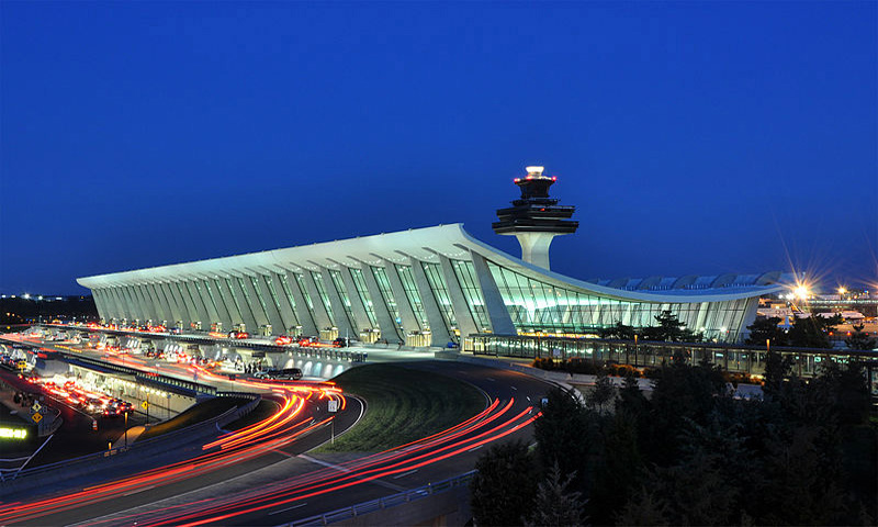 nva_Dulles_Airport_at_Dusk